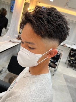 メンズラピス 栄店(Men's Lapis)の写真/21時まで営業だから仕事終わりも気軽に★洗練された大人の男ヘア！スタイリングも簡単◎