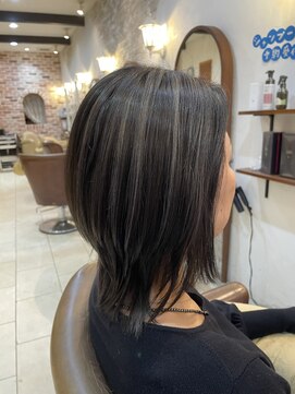 ヴィアンカ(Vianca) 上品グレージュ系×白髪ぼかしハイライト