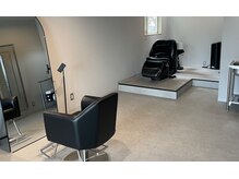 ゆったりくつろげる広々一席