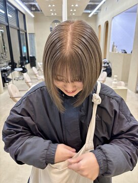 スニュウ(snuw) 似合わせカットボブ小顔カット透明感カラーオリーブカラー