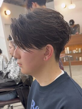 リヴ オオサカ(LIV OSAKA) センターパートフェザーパーマニュアンスパーマフェザーショート