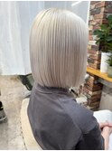ホワイトベージュ ブリーチ ブリーチリタッチ ボブ 内巻きボブ