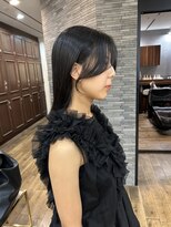 ミラ(MIRA)&nbsp;顔まわりカット／顔まわりレイヤー／センター分け／梅田美容室