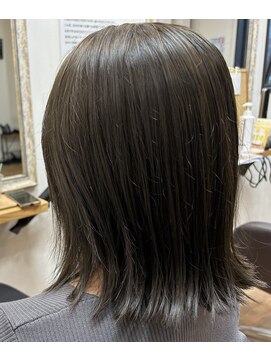 外ハネミディアムボブ