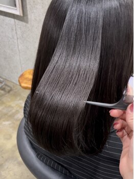 アイン(eim)の写真/髪質改善を叶える厳選トリートメントで、あなたに合うものをセレクト。素材美を追求した美しさを、ぜひ。