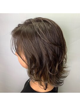 クオリス 赤塚店(QUALIS) 20代30代大人女子外ハネ/小顔/レイヤー/シルバーアッシュ/ウルフ