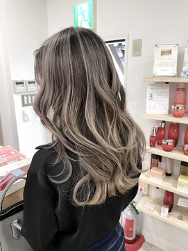 ジゼル(gisele) (小山)ブロンドハイライト