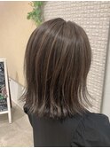 明るく染まる白髪ぼかしハイライト