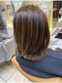 外ハネミディアムボブ/アッシュベージュ/ハイライト