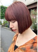 オレンジカラーの切りっぱなしボブ