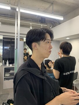 クロムトウキョウ ザ バーバー ネオン 新宿店(CHROM TOKYO the Barber ne/on) ニュアンスセンターパート