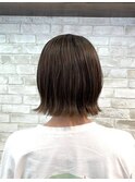 オリーブカラー×切りっぱなしボブ