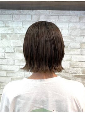 クロエバイラヴィズム 長岡旭岡店(CLOE) オリーブカラー×切りっぱなしボブ