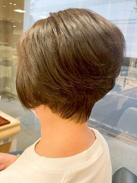 ヘアークリアー 春日部 ミセス TOPにボリューム 軽やかショートスタイル 美シルエット
