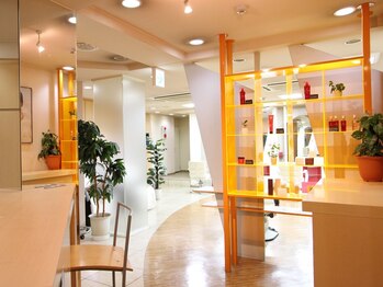 ハウスオブシーズ(House of C's)の写真/【JR塚本駅】大阪駅から1駅。明るい光が差し込む開放感あふれる店内でゆっくりくつろげるサロンタイムを♪