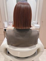 コーエン(cowen)&nbsp;ピンクカラー外ハネ切りっぱなしボブ美髪チェリーブラウン40代