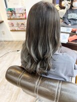 マリアバイアフロート(Maria by AFLOAT)&nbsp;【山田】グラデーションバレイヤージュアッシュグレージュ