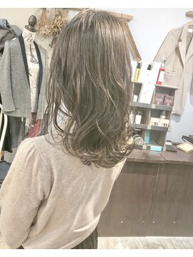 ヘアーアンドアトリエ マール(Hair&Atelier Marl) 【Marl】グレージュカラーの波巻きセミディ♪