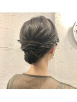 ファム(fam)&nbsp;切りっぱなしボブのシンプルアップ