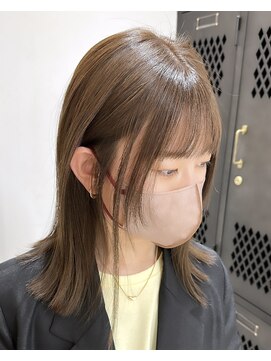 ヲタク(wotaku.) オリーブベージュくすみカラーブリーチなしダブルカラー外はね