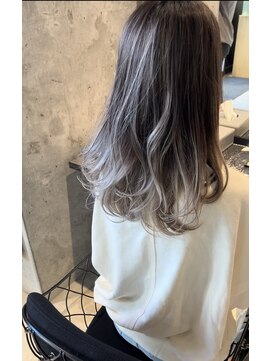 ミリ(milli Produce by ITAKURA) グレージュグラデーションカラー