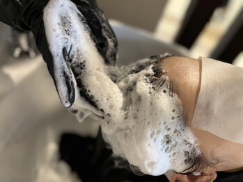 アース コアフュールボーテ 掛川店(EARTH coiffure beaute)の写真/貴方様を思いあらゆるヘッドスパを研究し、【明るい人生をサポートする】ことに命をかけております。