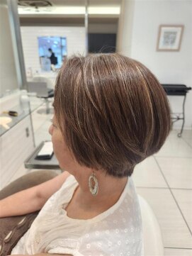 アクシス 三軒茶屋本店(AXIS) ハイライト/白髪ぼかし/ショートボブ