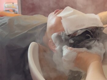 シキ(SHIKI_)の写真/大人の日頃の疲れを癒す極上ヘッドスパで、頭皮も心も健やかに◎髪のお悩みに合わせたヘッドスパを提供♪