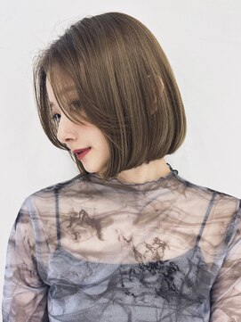 ロイ(Roi) ミルクティーベージュ/ワンカールぱっつんボブ20代30代40代