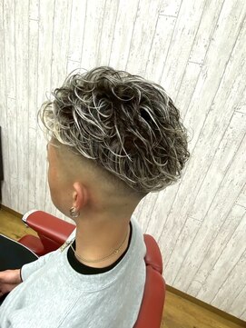 ダブルカラー/ブリーチ/フェード/フェザーパーマ/サーフカール