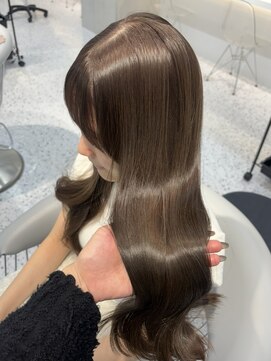 ロール 博多(Role) ミディアムレイヤーカット/似合わせカット/透明感ダークアッシュ