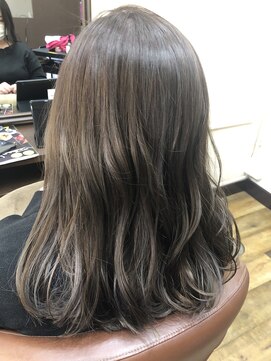 リッツファミリーズピコ めがね橋店(RIT FAMILYZ PIKO) ハイライトたっぷりアッシュ系ヘアカラー