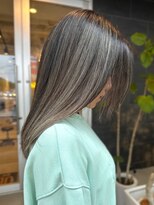 ヒース 姪浜(Heath)&nbsp;ハイライトカラー　アッシュカラー　ロング　ストレート　　美髪