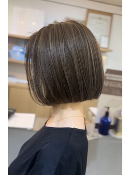 ジエクト ヴィシア(The Ect VIXIA) フェザーショート/細めハイライト/白髪ぼかし