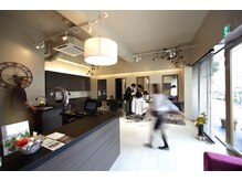 スール(seul)の雰囲気（柔らかな日差しが注ぐサロン　開放的な店内）