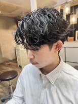 ベル 新宿(Belle) 無造作スパイラルパーマの大人センターパート