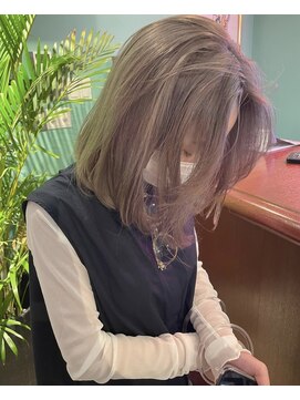 スリー(three) ベージュカラー