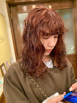 ラレイ ハラジュク(Lalei harajuku) *ウルフパーマ/ミディアムウルフ/レッドカラースパイラルパーマ