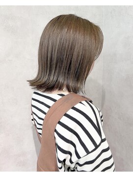 クララデアンシュシュ(Kurara de UN CHOU CHOU) 透明感が溢れるオリーブベージュ