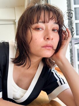 ノラ ウメダ(NORA UMEDA) レイヤーロングワンカール姫カットシアーカラーセミディ