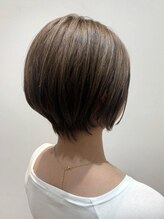 「自分に似合うカラーや髪型がいまいちがわからず、いつもヘアスタイル迷子です・・・」