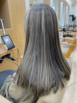 ループ(LOOP) グレーベースハイライト/ロングヘア