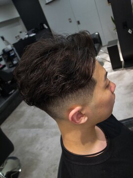 イントロバイフィーネ 渋谷(INTRO . by Fi-Ne) ローフェード×ラルフカールフェザーパーマ