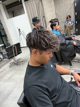 イーラ(era) スペインカールパーマ/メンズ/刈り上げ/眉毛/ツイスト