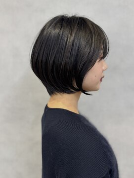 リファインド(REFINED) 長めの前下がりショートボブ