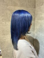 キャラ シャローネ 池袋(Chara Chalone) ブルーカラーのロングウルフスタイル