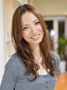 ロハスヘアエソラ(Lohas hair esola) ロマンティックなカールでふんわりボリュームのあるスタイル