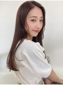 髪が柔らかく見えるストレートブラウンカラー