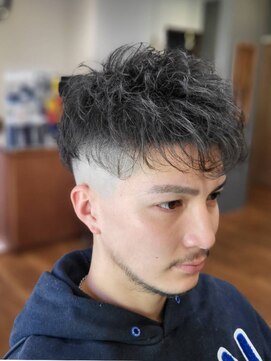 サコダR35(sakoda R35) スキンフェード、スペインカールスタイル