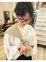 サンプラス(san+)&nbsp;【柏原良亮】プードルパーマ×センターパート